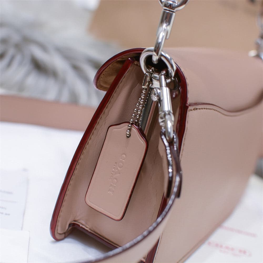 Bolsa Coach Tabby Shoulder Bag 26 in Signature Canvas with Colorblock.