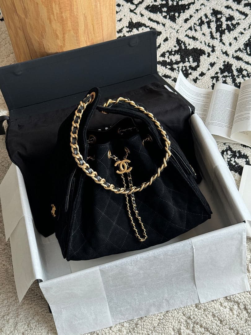 Bolsa Hobo Chanel 25 em camurça Black Small