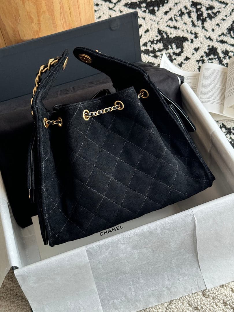 Bolsa Hobo Chanel 25 em camurça Black Small