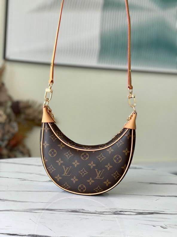 Bolsa Loop Handbag Monogram Brown.