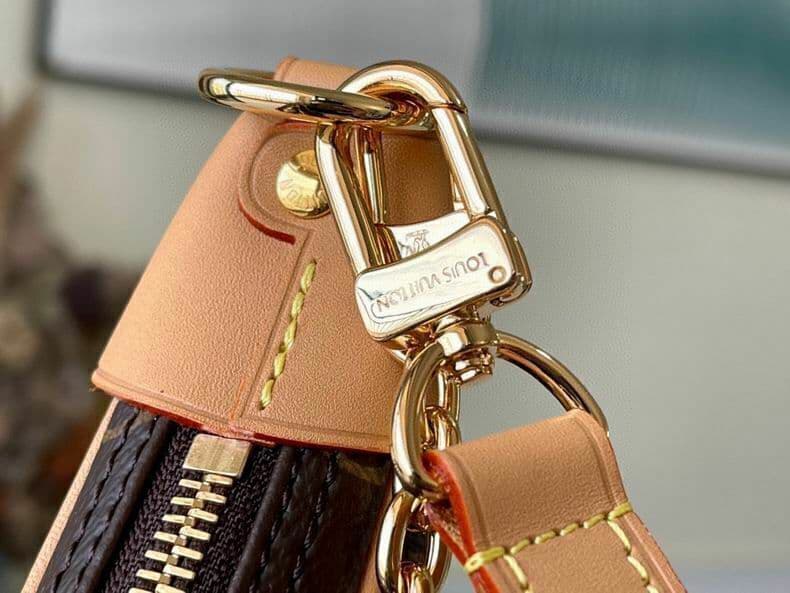 Bolsa Loop Handbag Monogram Brown.