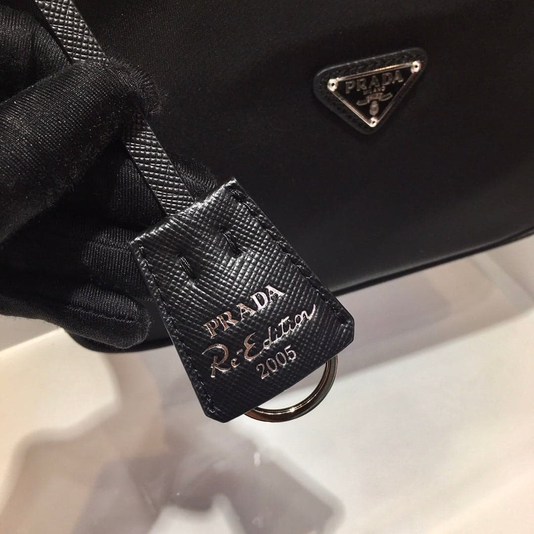 Bolsa Prada mini Re-Edition 2000