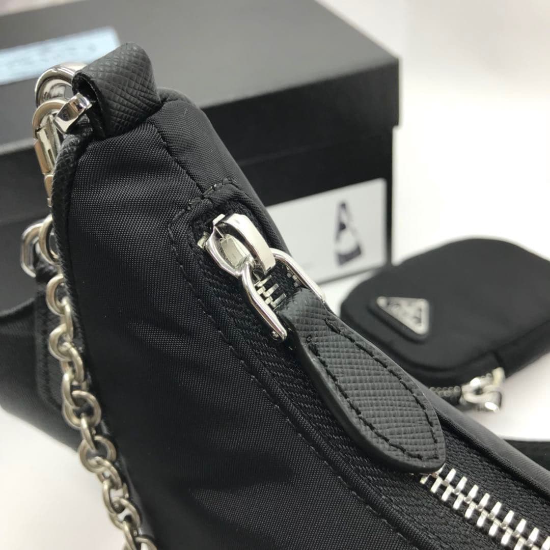 Bolsa Prada Re-Edition 2005 em Nylon Black.