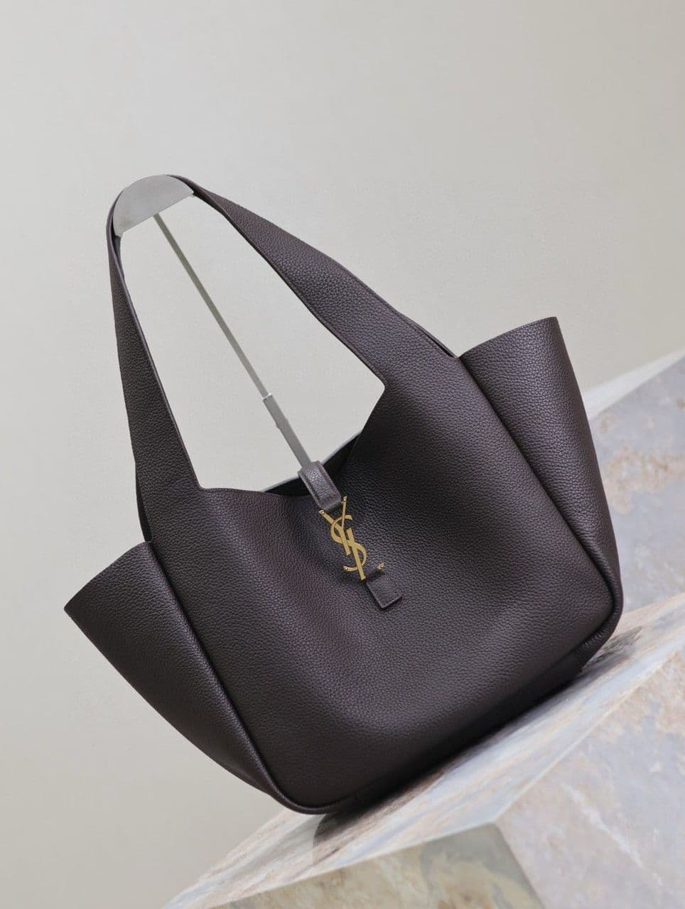 Bolsa Saint Laurent Le 5 à 7 Grained Leather