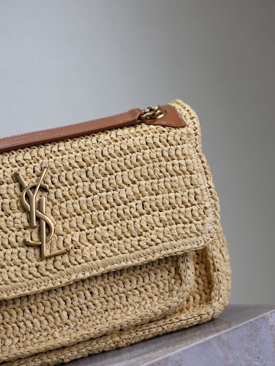 Bolsa Saint Laurent Niki Raffia Chain Medium Natural .
