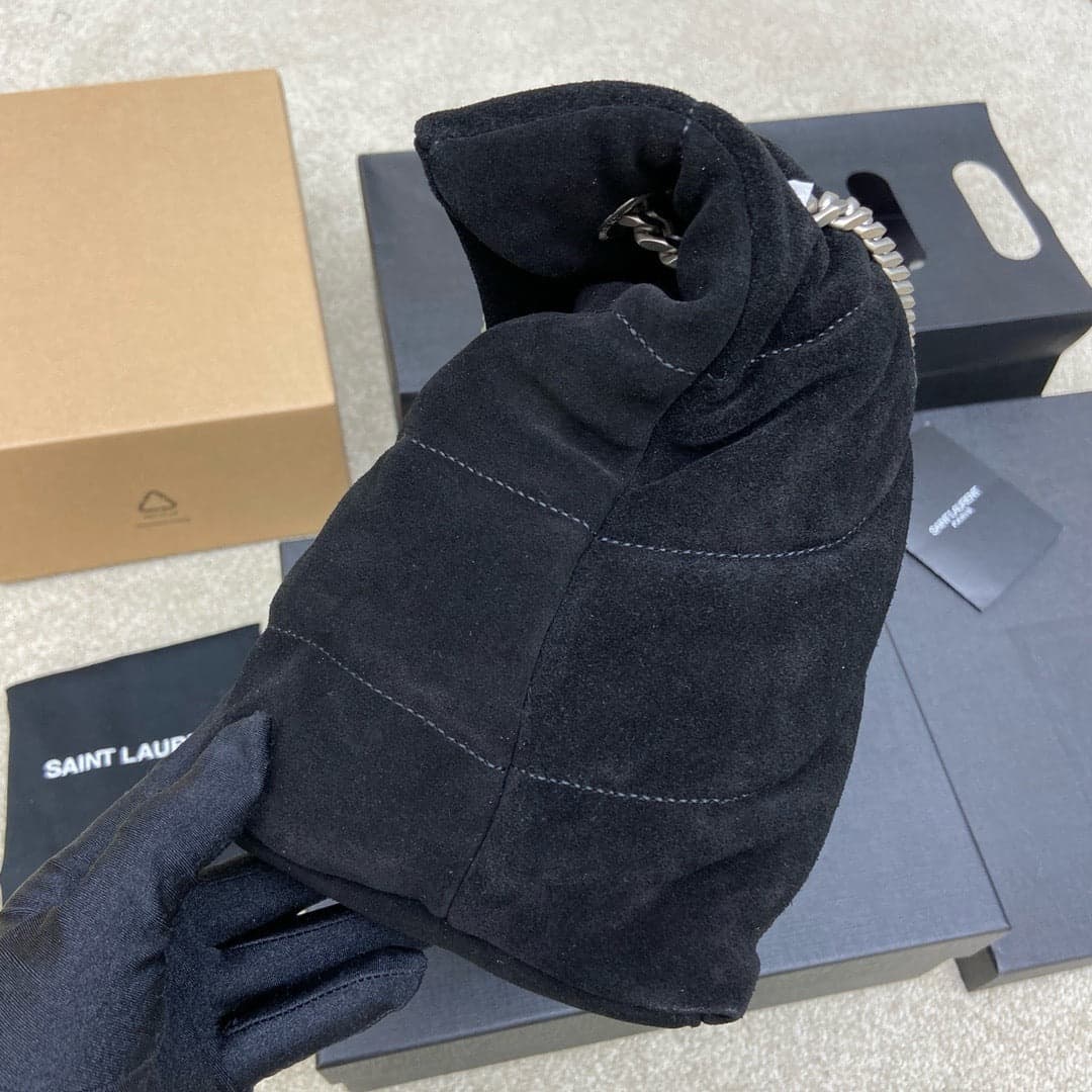Bolsa Saint Laurent Puffer Toy Shoulder Bag Black em camurça