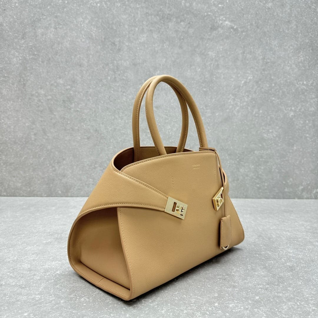 bolsa tote Ferragamo Hug bege