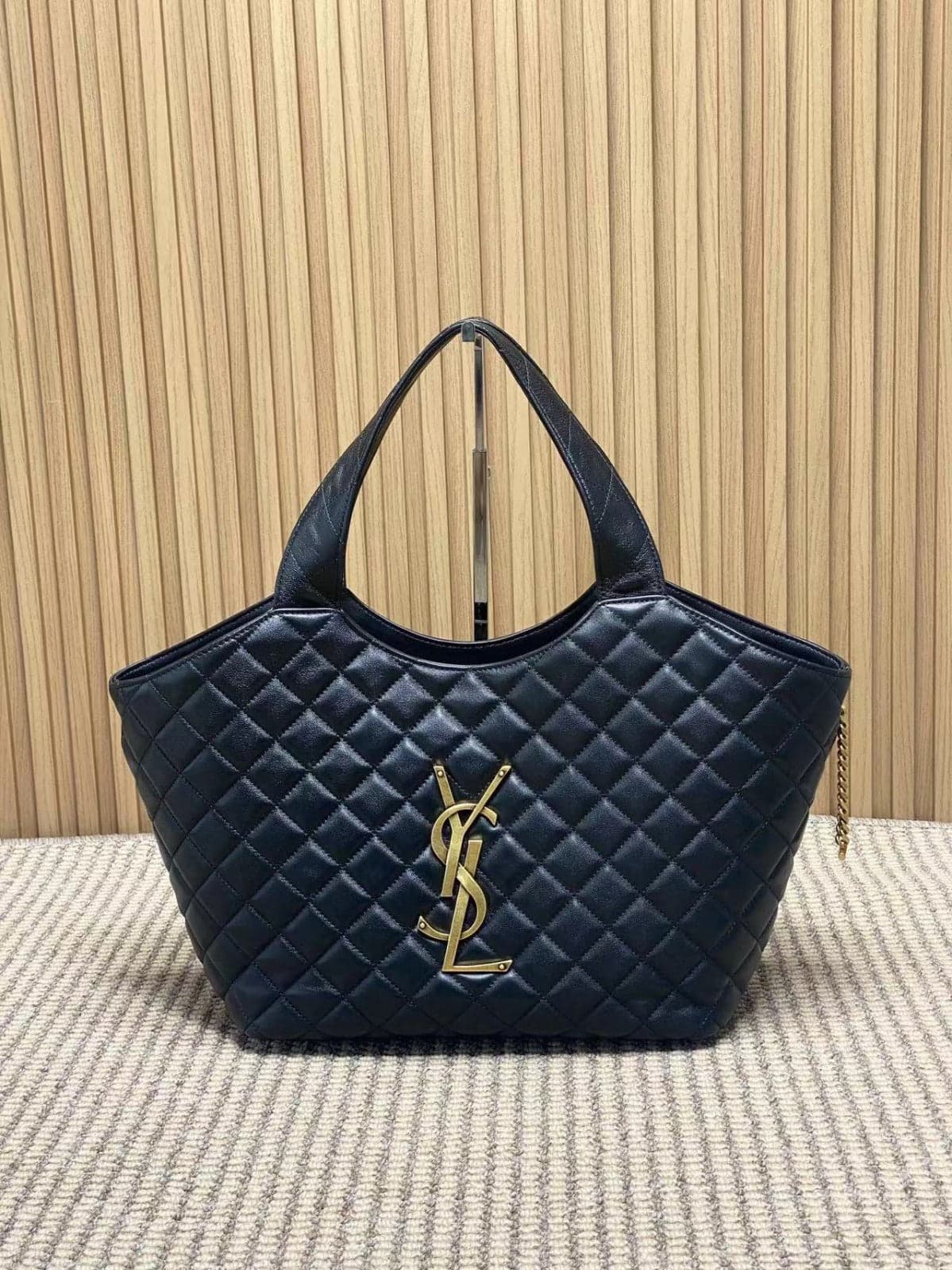 Bolsa Tote Yves Saint Laurent 46cm .
