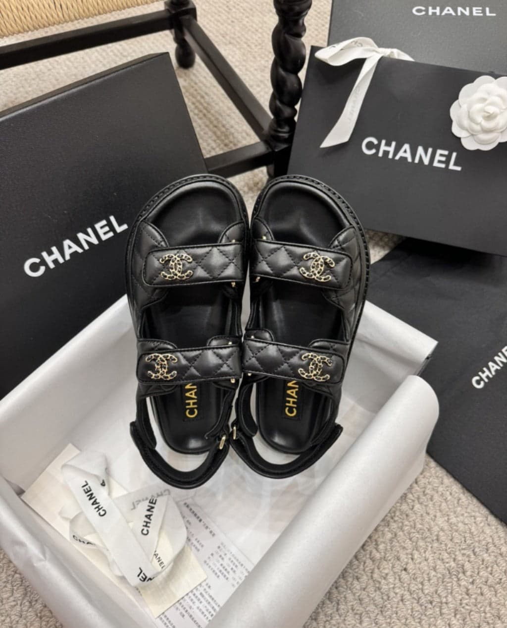 CHANEL Grained Calfskin Velcro Dad Sandals ( Pronta entrega )