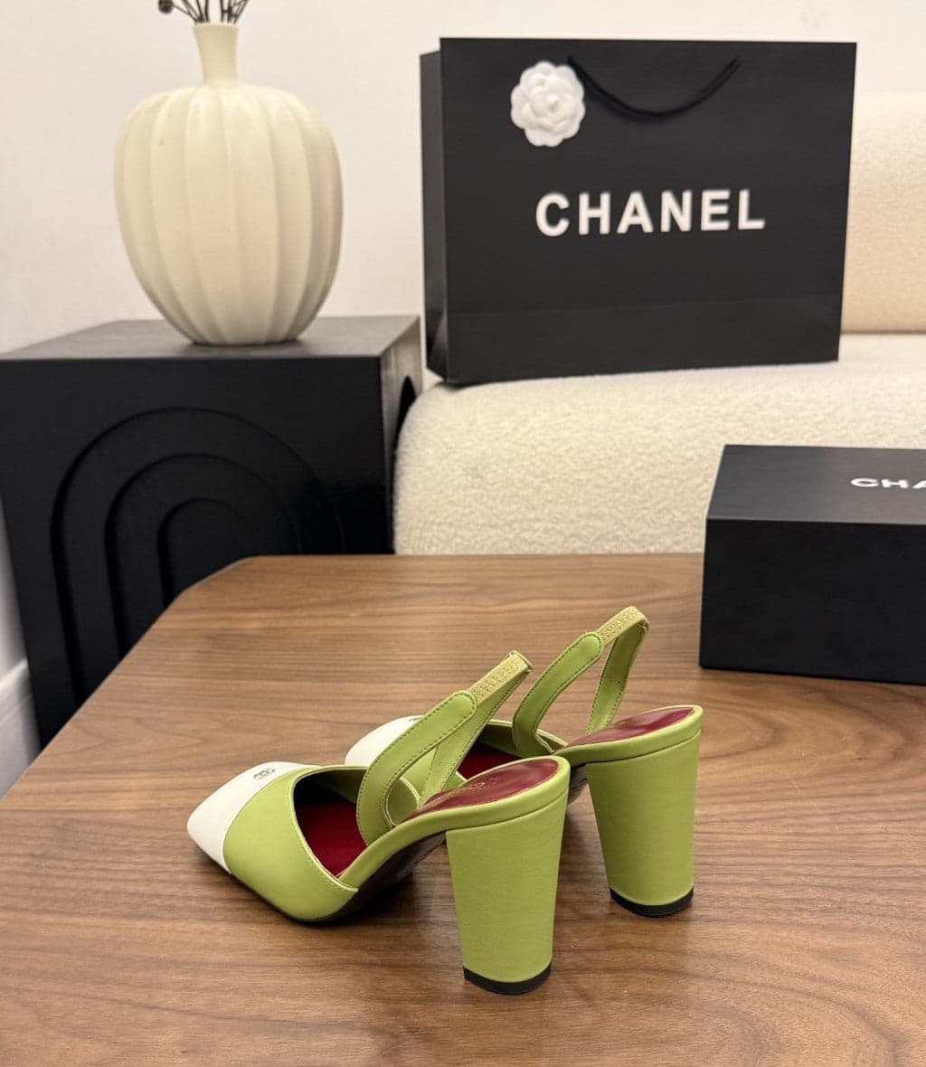 Chanel Slingback Block Heel Olive Green & White Patent. Salto 9 cm.