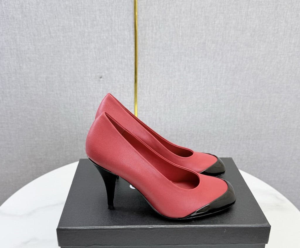 Chanel Square-Toe Cap-Toe Pumps in Red & Black Leather. Salto 9 cm.