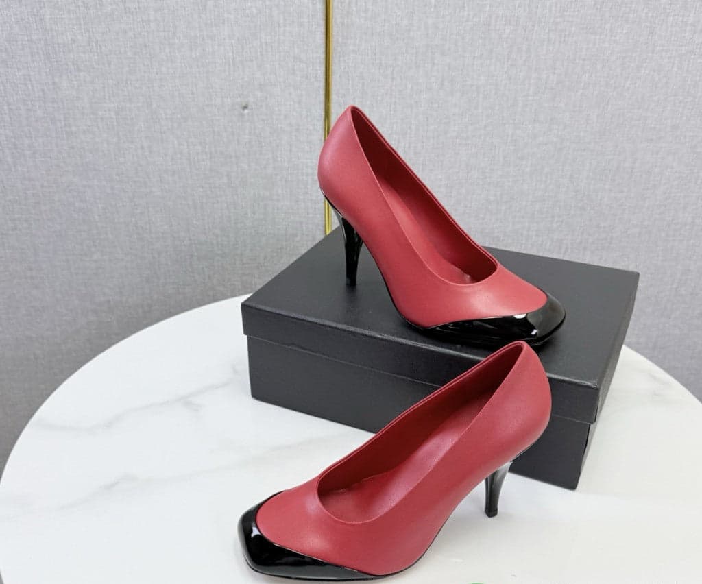 Chanel Square-Toe Cap-Toe Pumps in Red & Black Leather. Salto 9 cm.