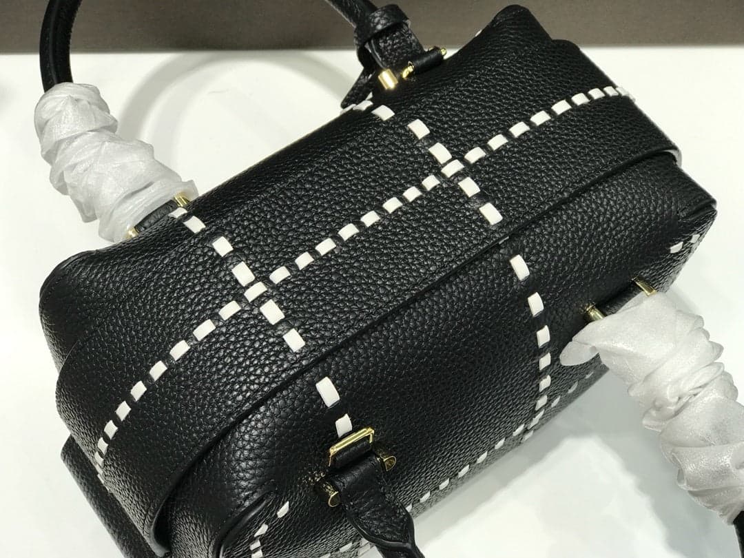 Delvaux Cool Box Black Costura Contrastante