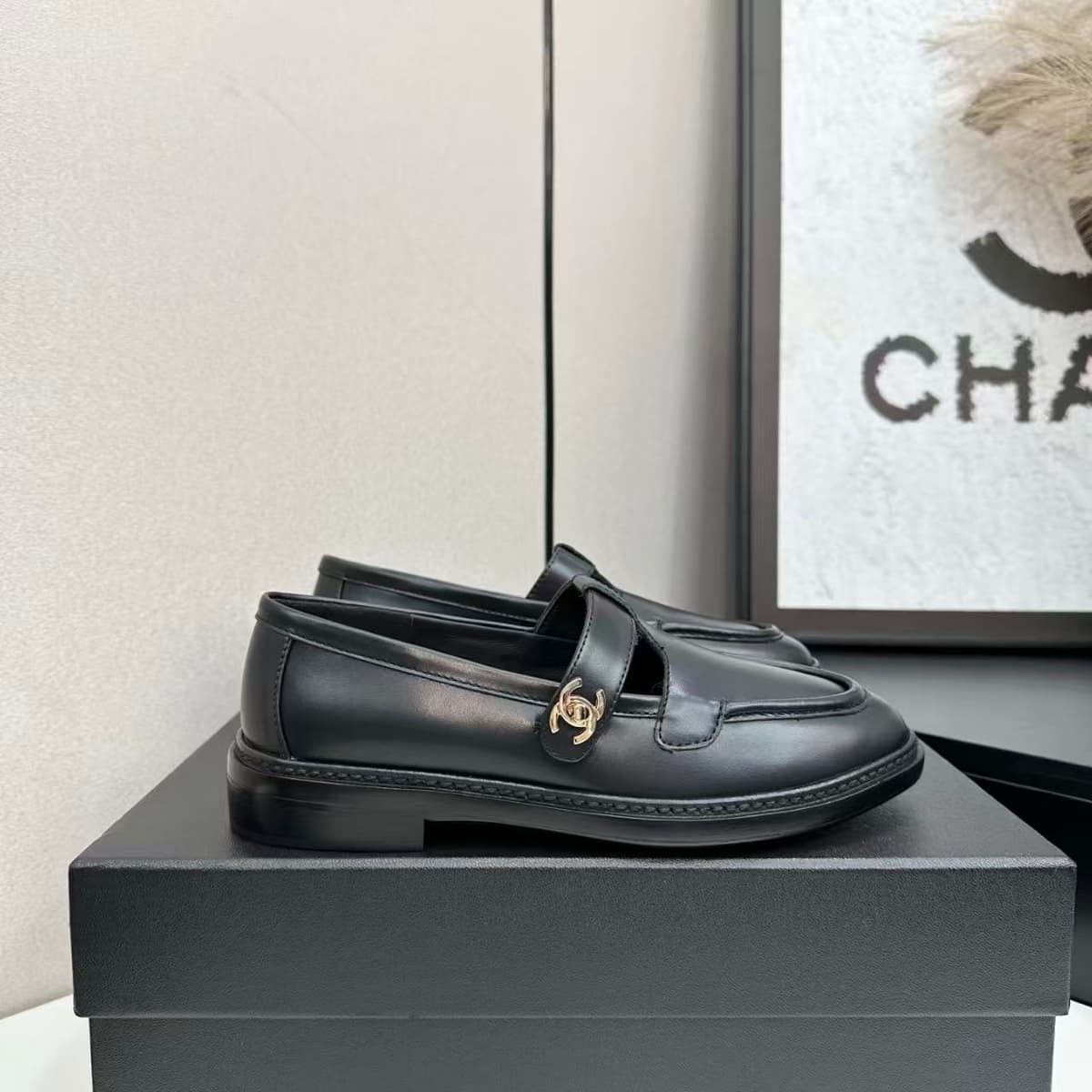 CC Turn-lock diamond-quilted loafers