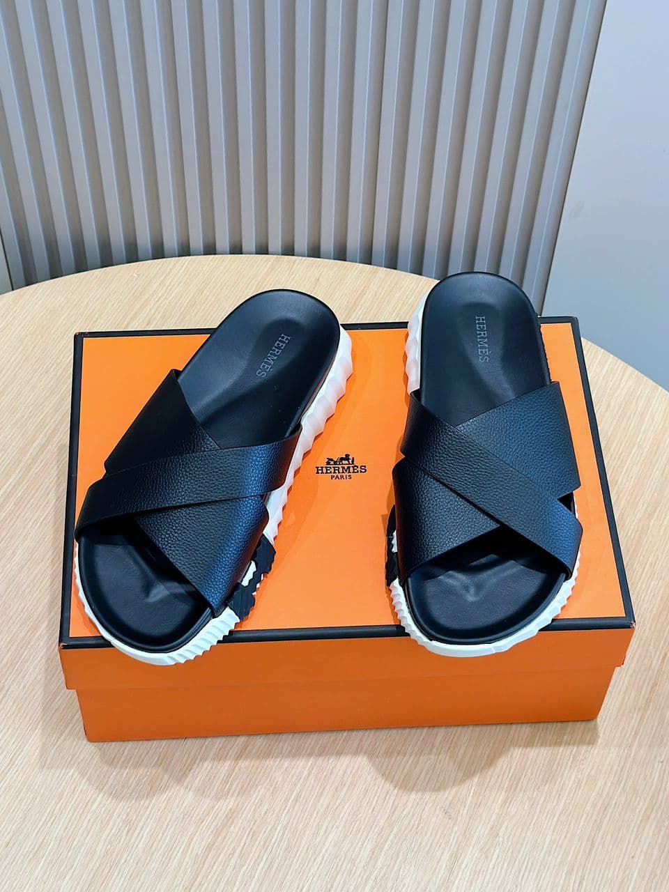 Hermes Sandal Infra Black White. (Pronta entrega)