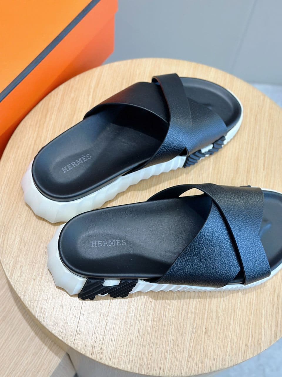 Hermes Sandal Infra Black White. (Pronta entrega)