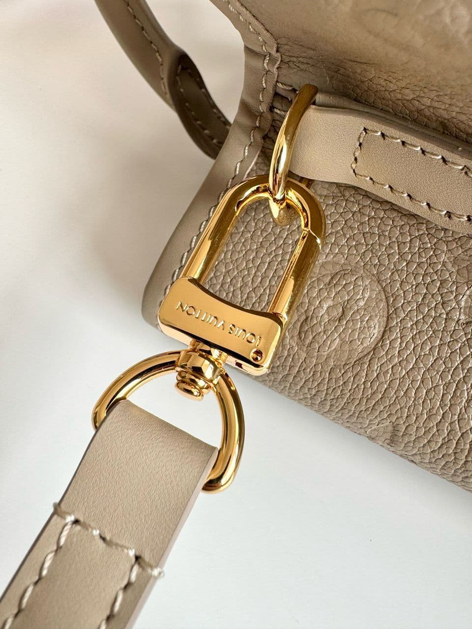 LV Babylone Tote Creme
