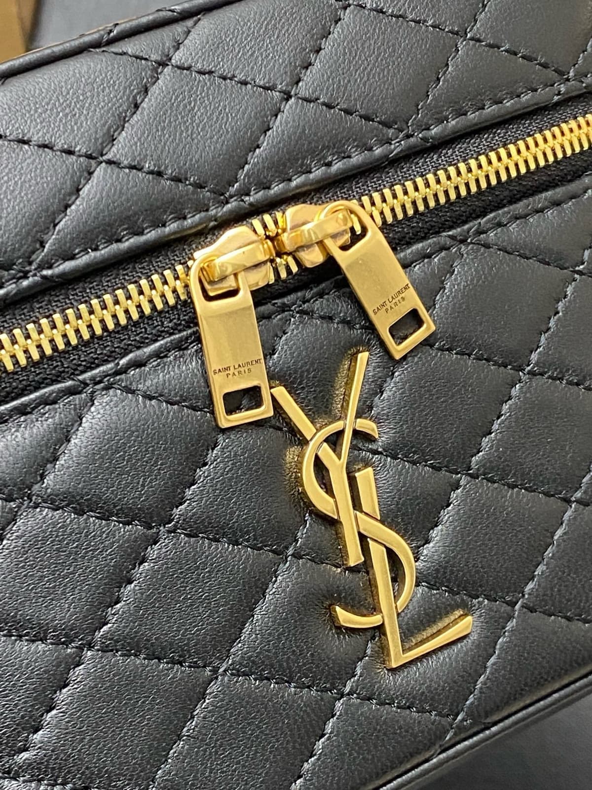 Saint Laurent Gaby Vanity Black Ferragens Douradas