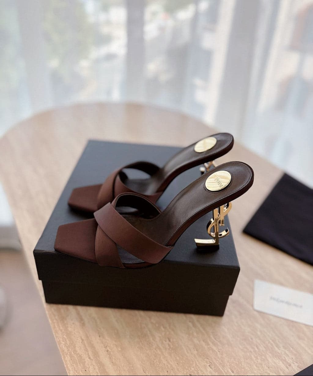 Saint Laurent Mules Opyum Em Crepe De Cetim Marrom Escuro