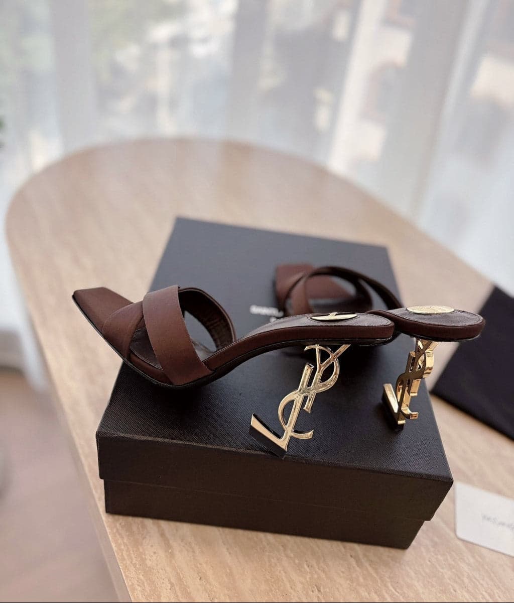 Saint Laurent Mules Opyum Em Crepe De Cetim Marrom Escuro