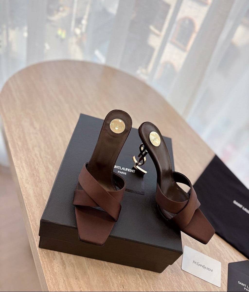 Saint Laurent Mules Opyum Em Crepe De Cetim Marrom Escuro