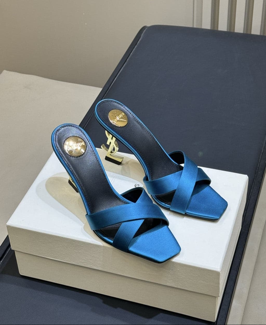 Saint Laurent Mules Opyum Em Crepe De Cetim Azul Marinho