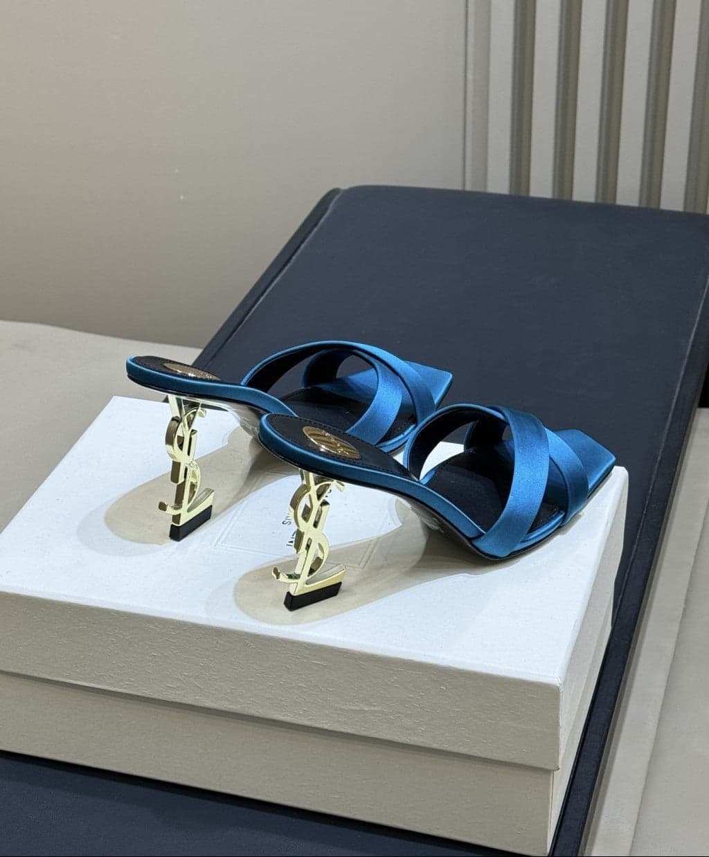Saint Laurent Mules Opyum Em Crepe De Cetim Azul Marinho