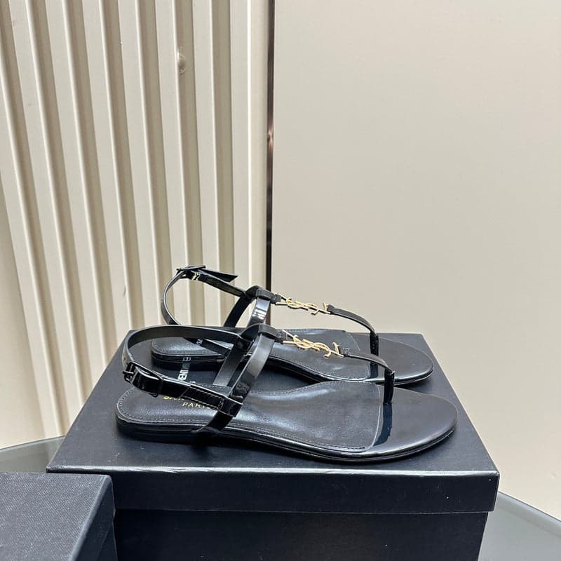 Saint Laurent Sandalia cassandra em couro envernizada (Pronta entrega)