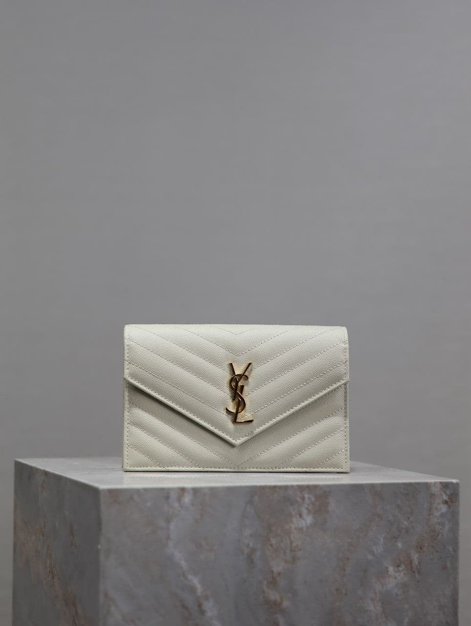 Saint Laurent Shoulder Bag White Ferragens Douradas