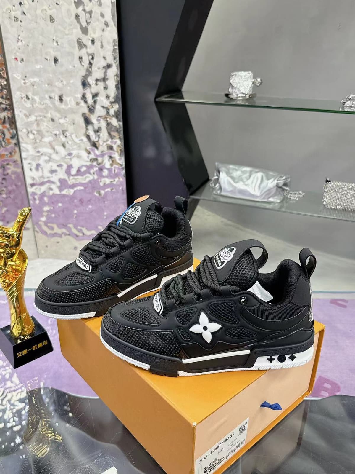 SkateBlack Sneakers