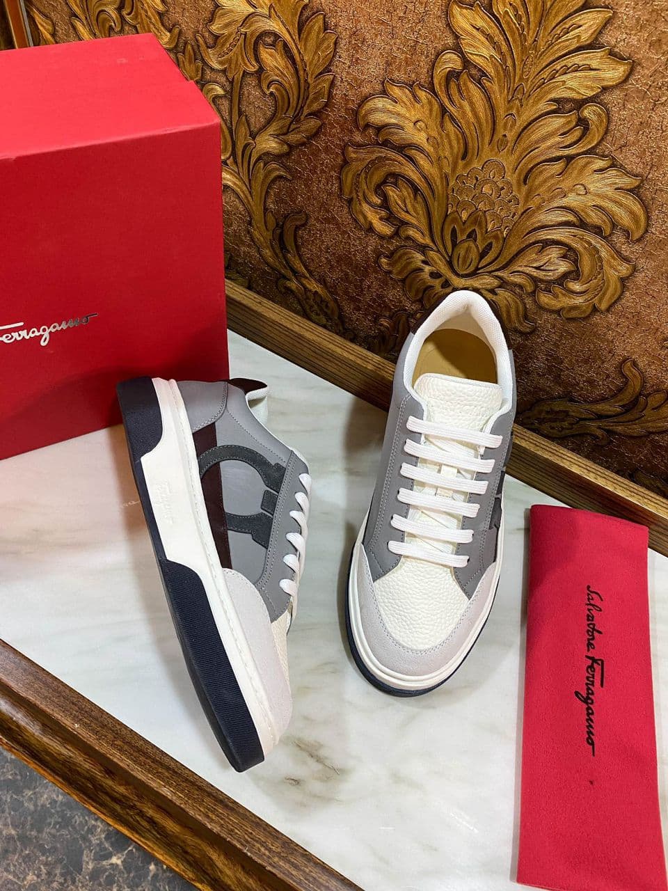 Tênis Ferragamo Gancini Leather