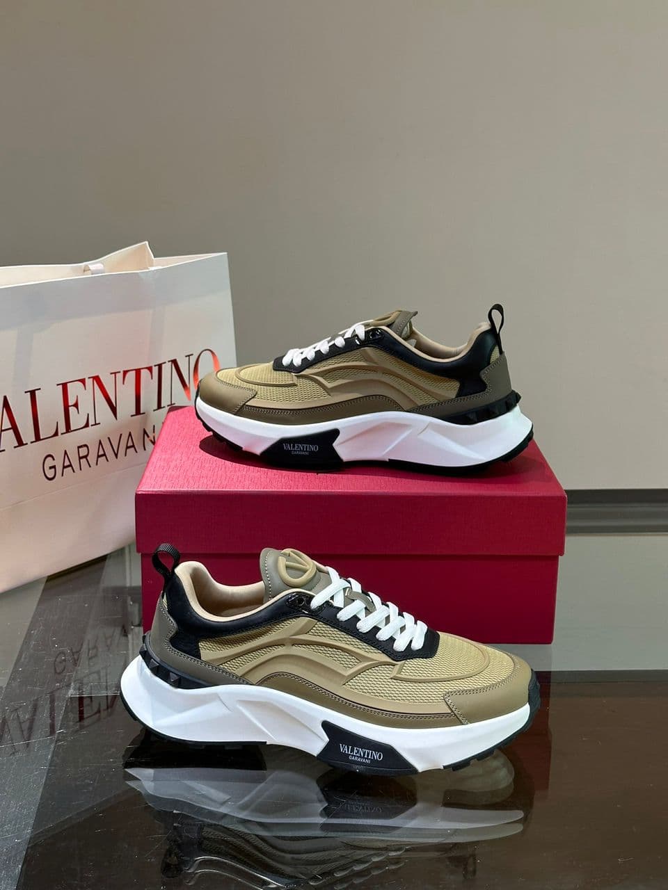 Valentino Lusso