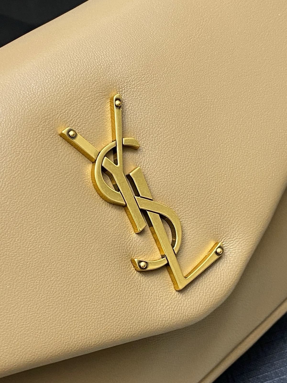 Yves Saint Laurent Calypso Lambskin Bege Ferragens Douradas
