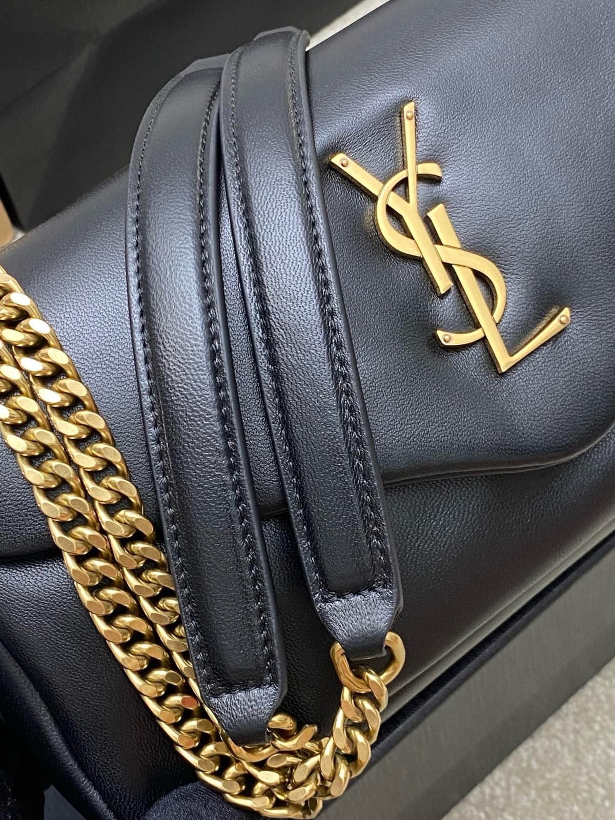 Yves Saint Laurent Calypso Lambskin Black Ferragens Douradas