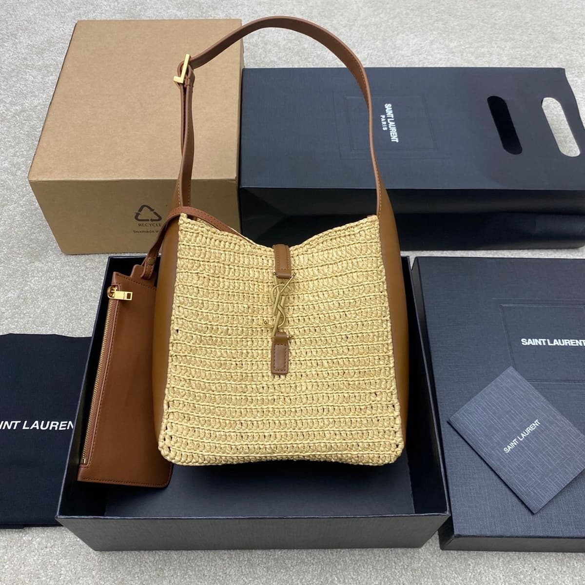 Yves Saint Laurent Le 5 à 7 Supple Small