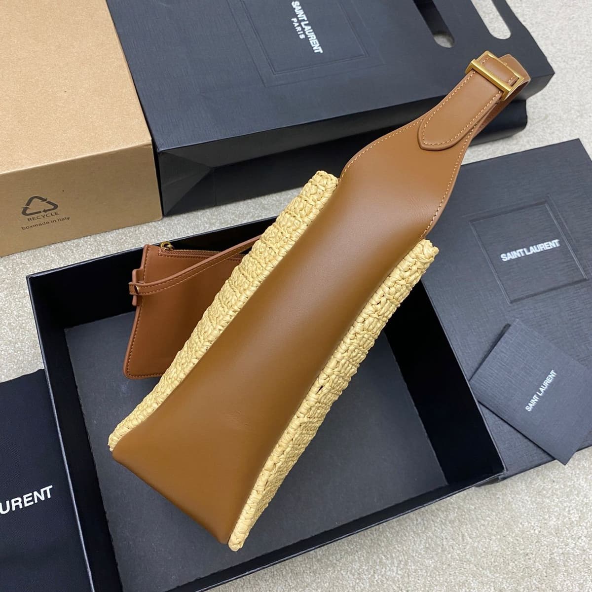 Yves Saint Laurent Le 5 à 7 Supple Small